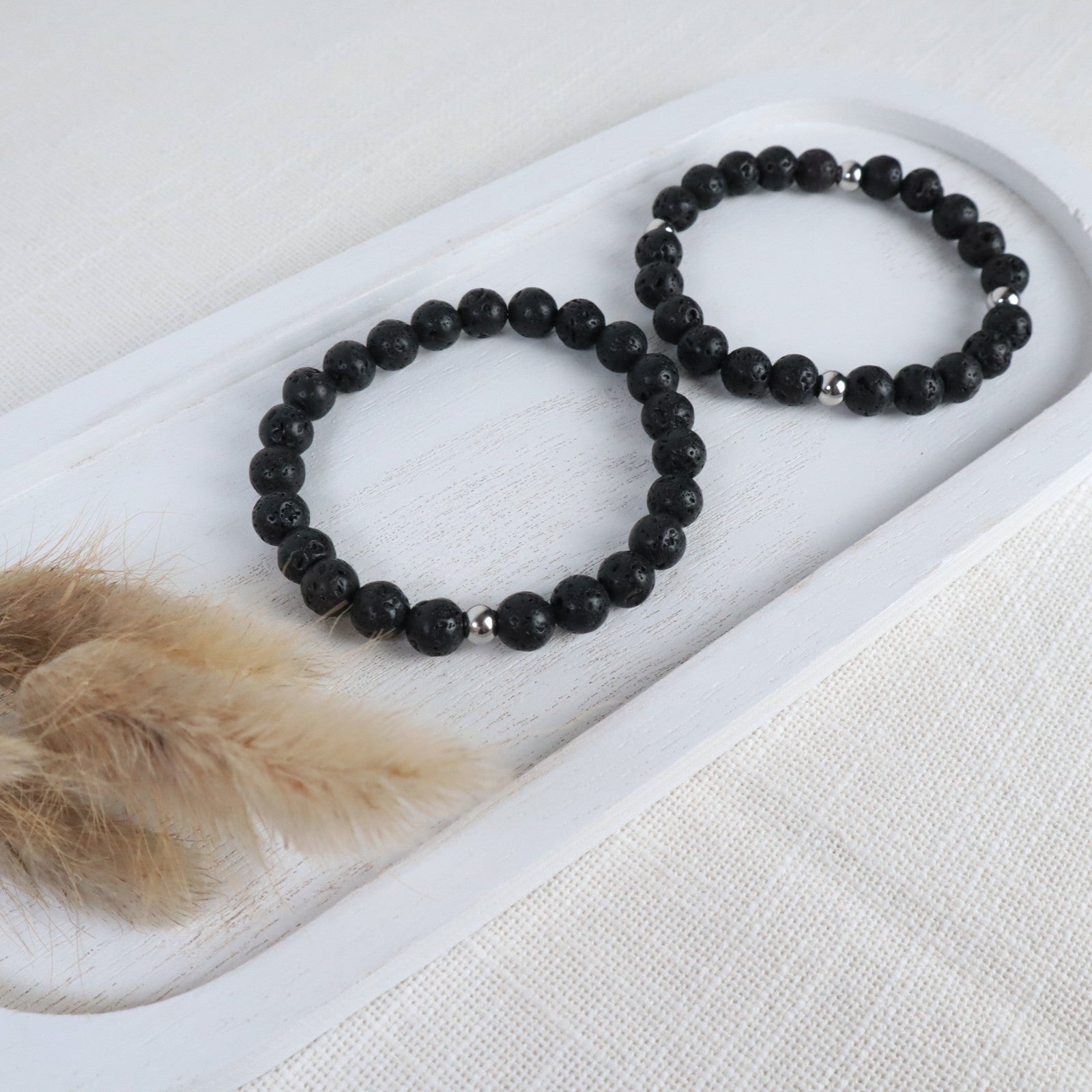 Armband aus Lavastein mit Edelstahlperlen