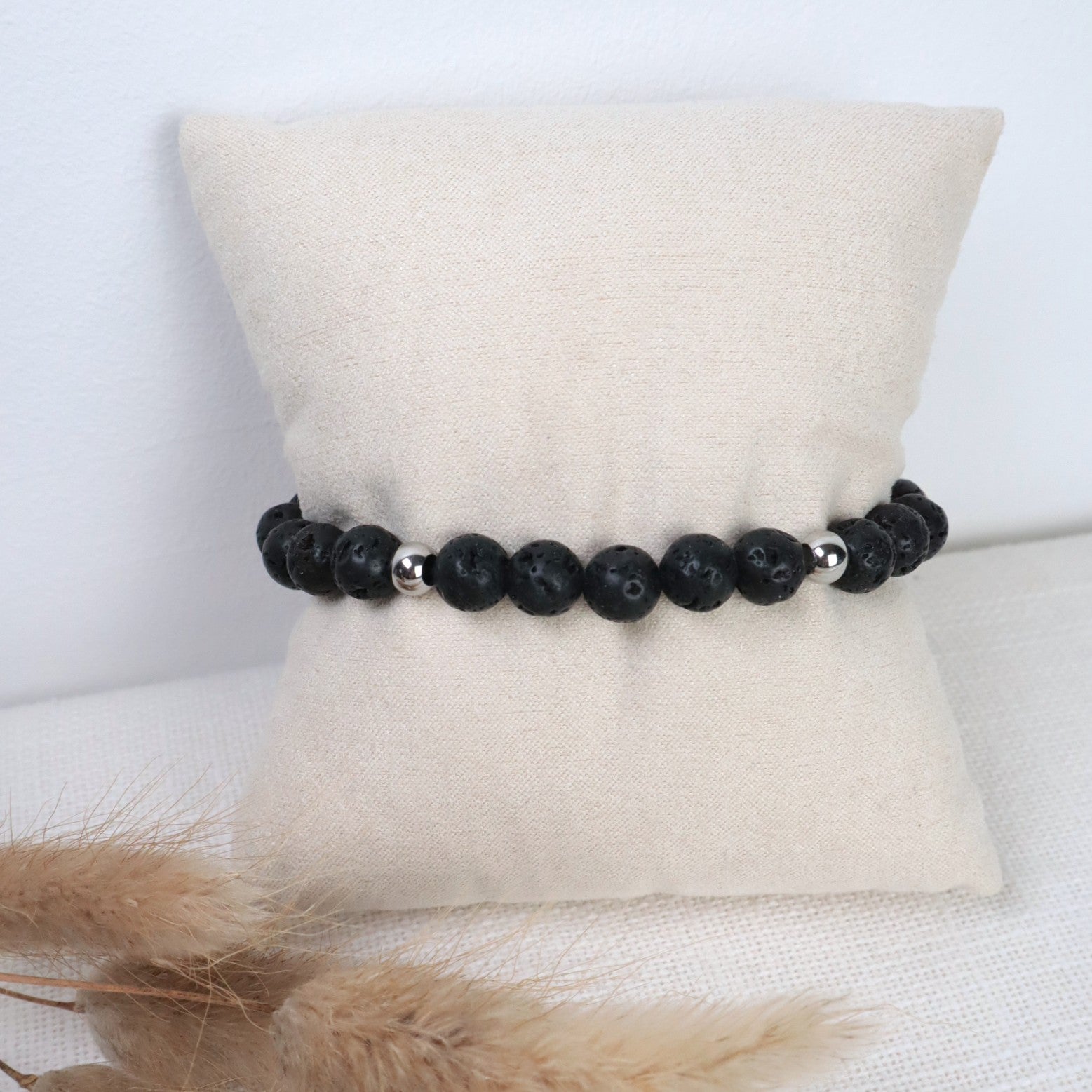 Armband aus Lavastein mit Edelstahlperlen