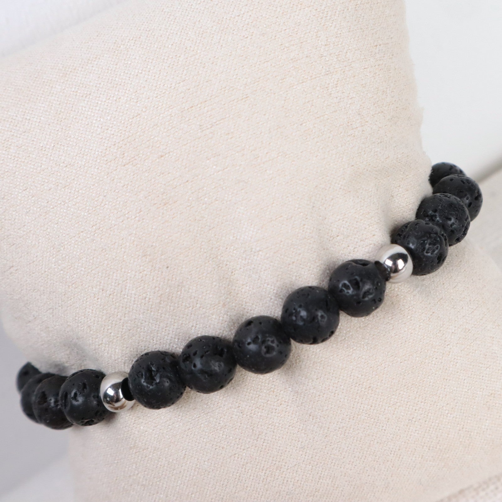 Armband aus Lavastein mit Edelstahlperlen
