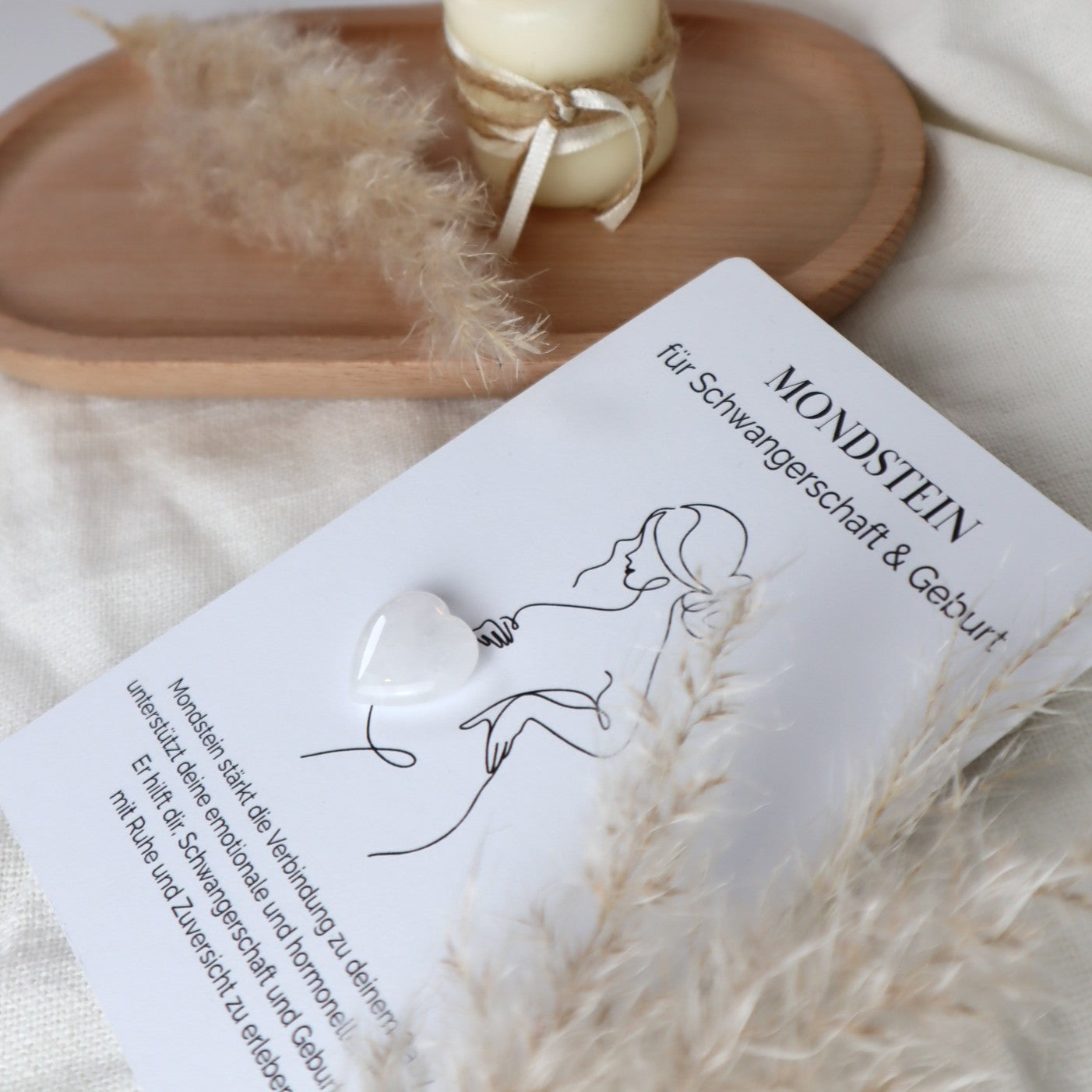 Herzenssteinkarte für Schwangerschaft & Geburt – mit Mondstein in Herzform
