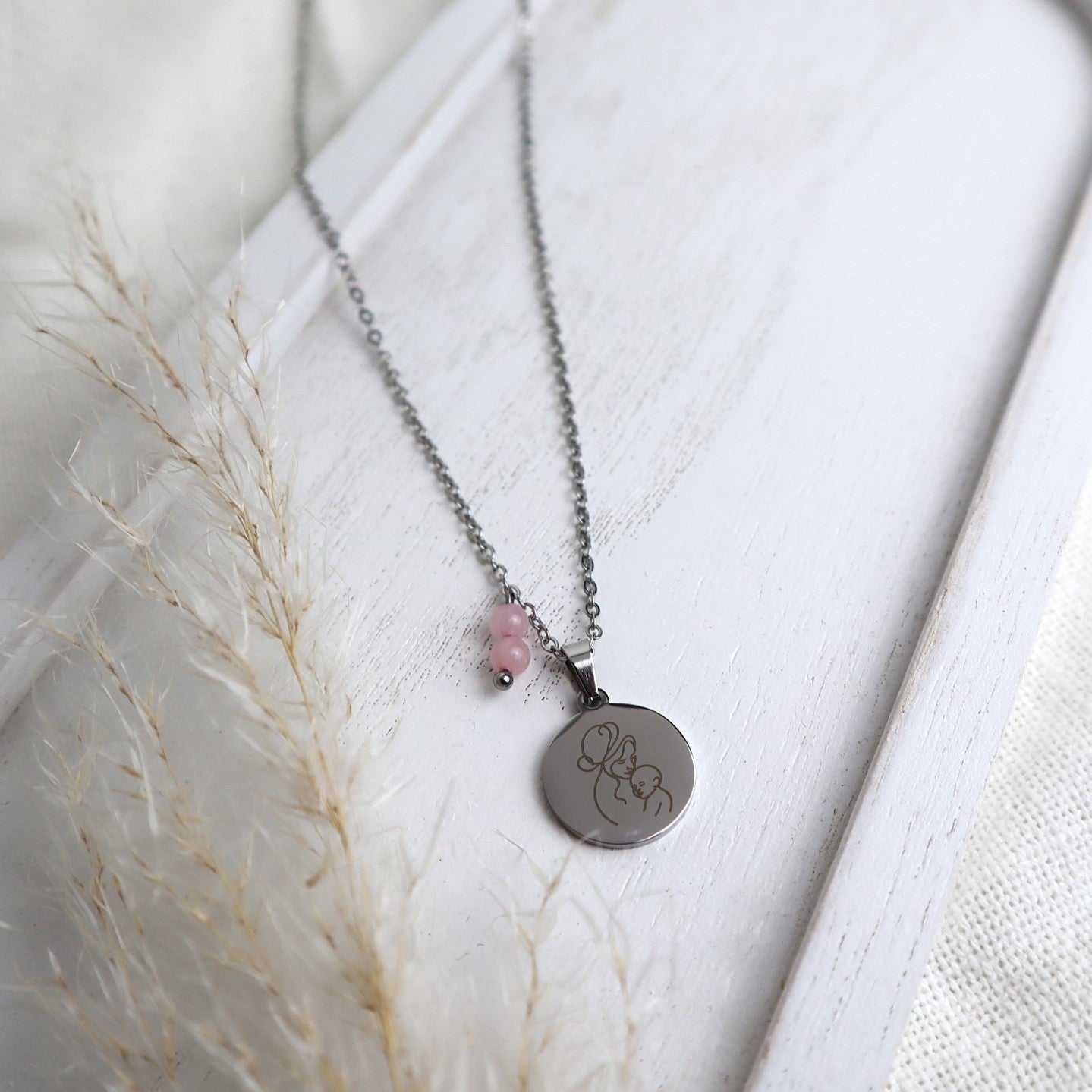 Mama-Kette mit Rosenquarz & Wunschgravur | Personalisierbarer Schmuck für Mamas