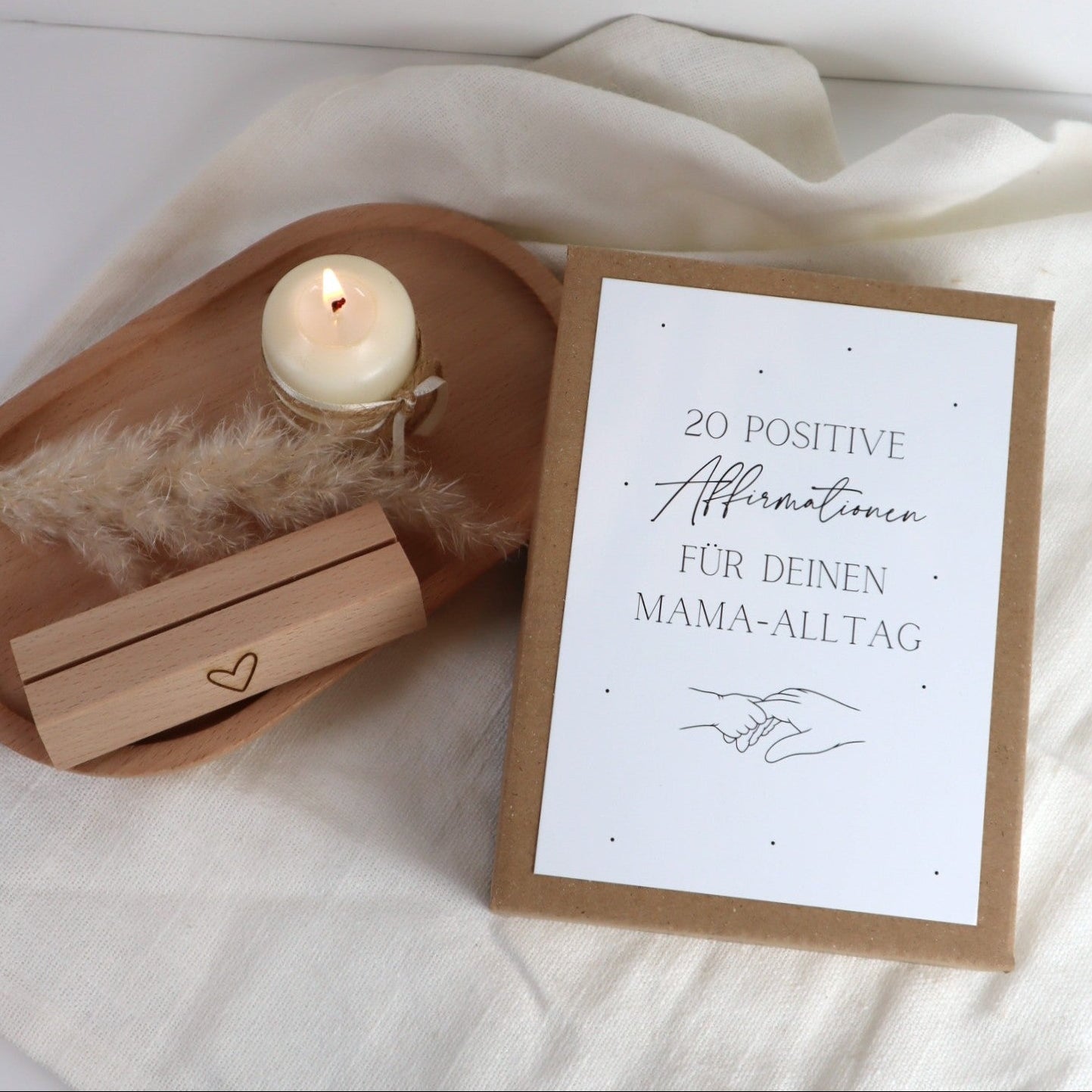 Affirmationskarten für Mamas mit personalisierbarem Kartenhalter | 20 positive Karten im A6-Format