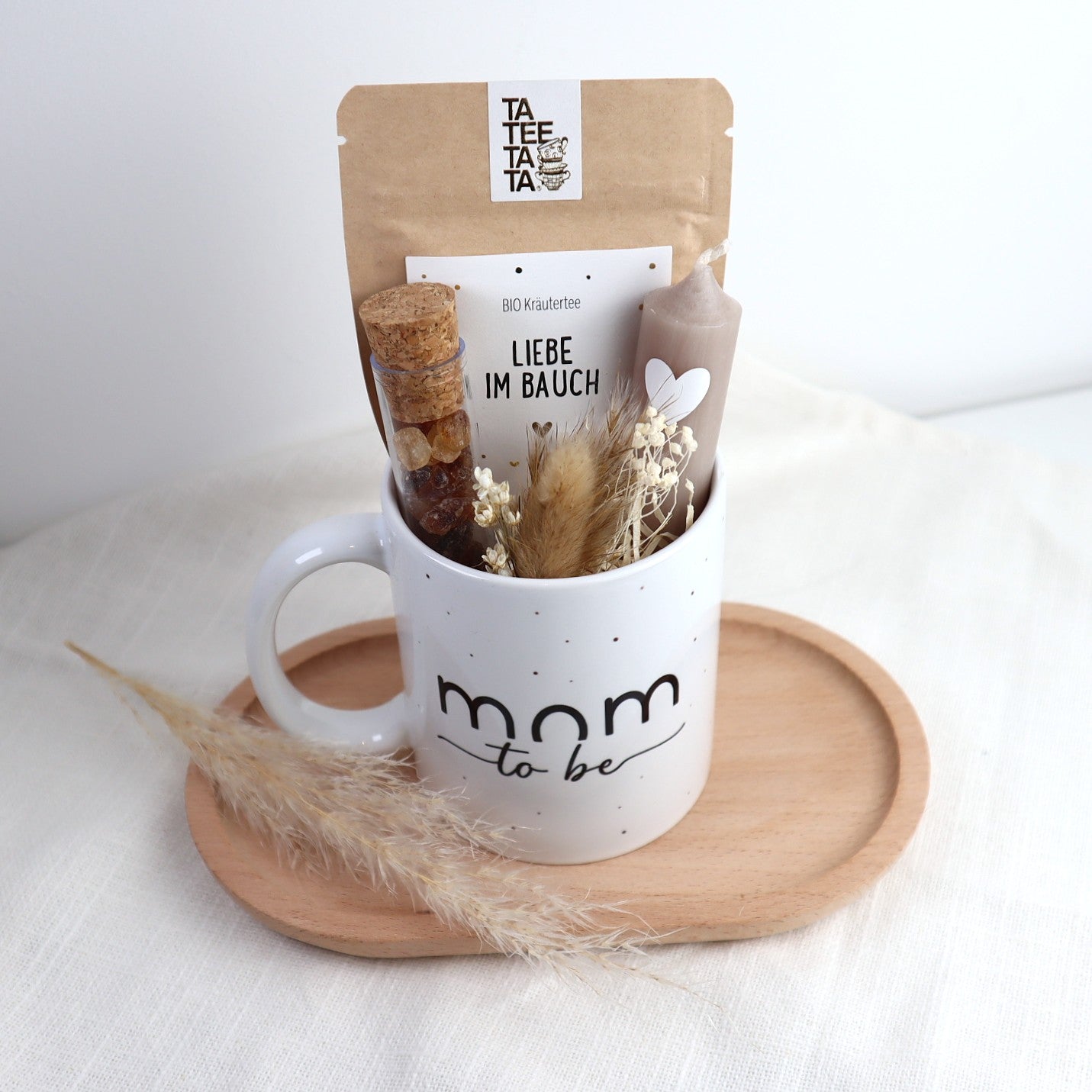 Geschenkset „Mom to be“ – Tasse mit Bio-Tee, Kerze & Trockenblumen für werdende Mamas