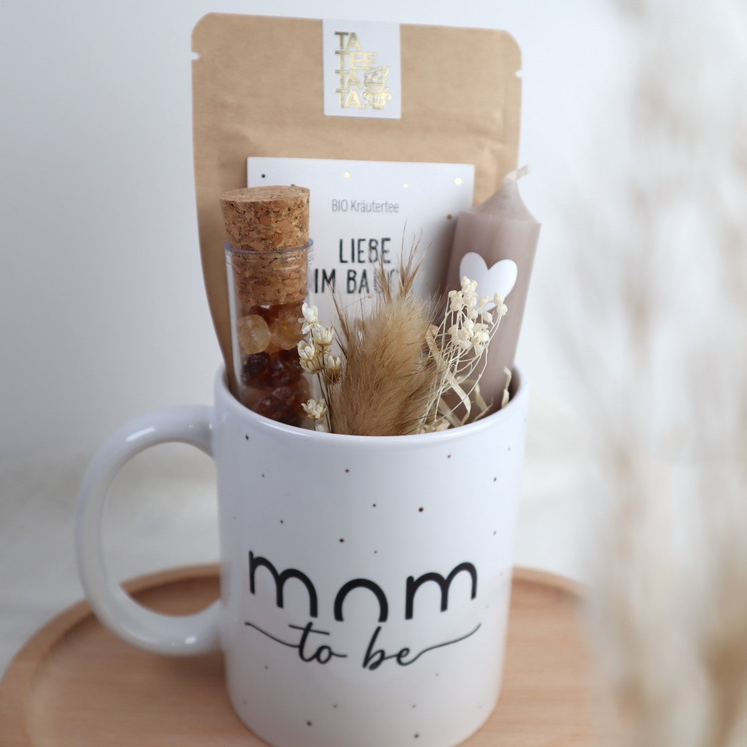 Geschenkset „Mom to be“ – Tasse mit Bio-Tee, Kerze & Trockenblumen für werdende Mamas