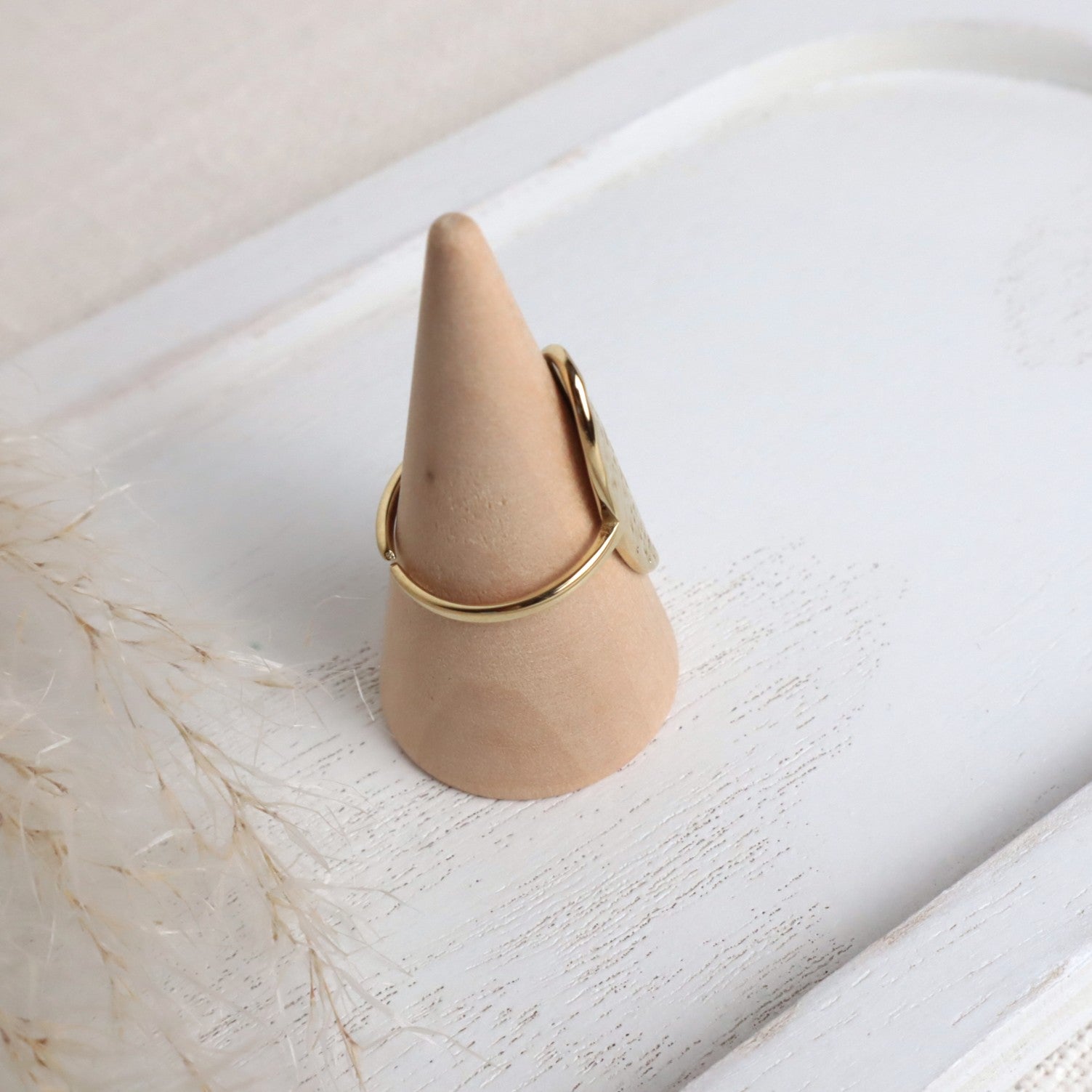 Ring Oval gehämmert – Edelstahl Gold (verstellbar)