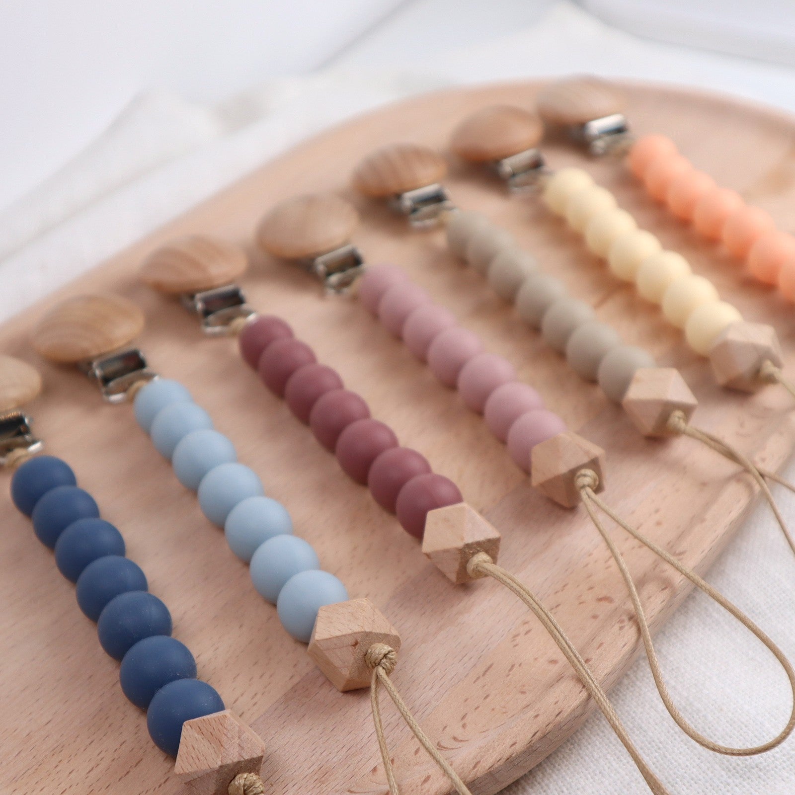 Schnullerkette mit Name - personalisierbar in 7 Farben