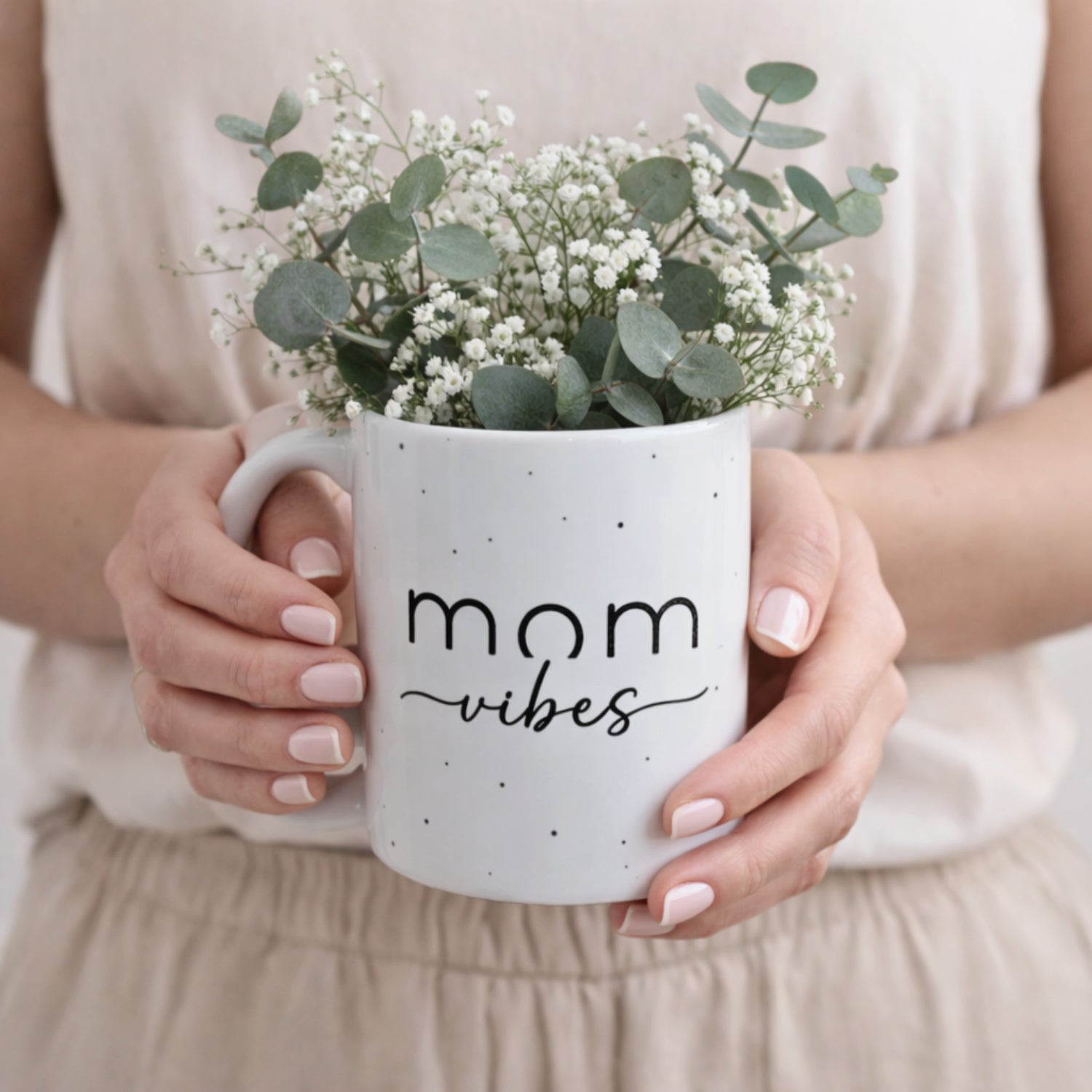 Tasse „Mom Vibes“ | Geschenk für Mamas mit Stil