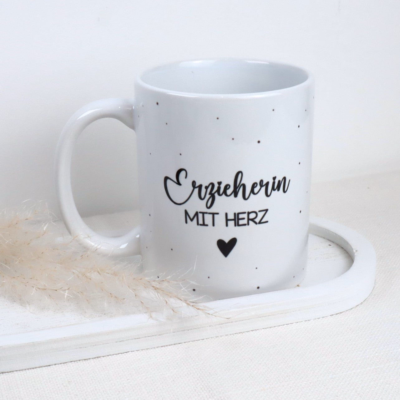 Geschenkset „Erzieherin mit Herz“ – personalisierbare Tasse, wahlweise gefüllt