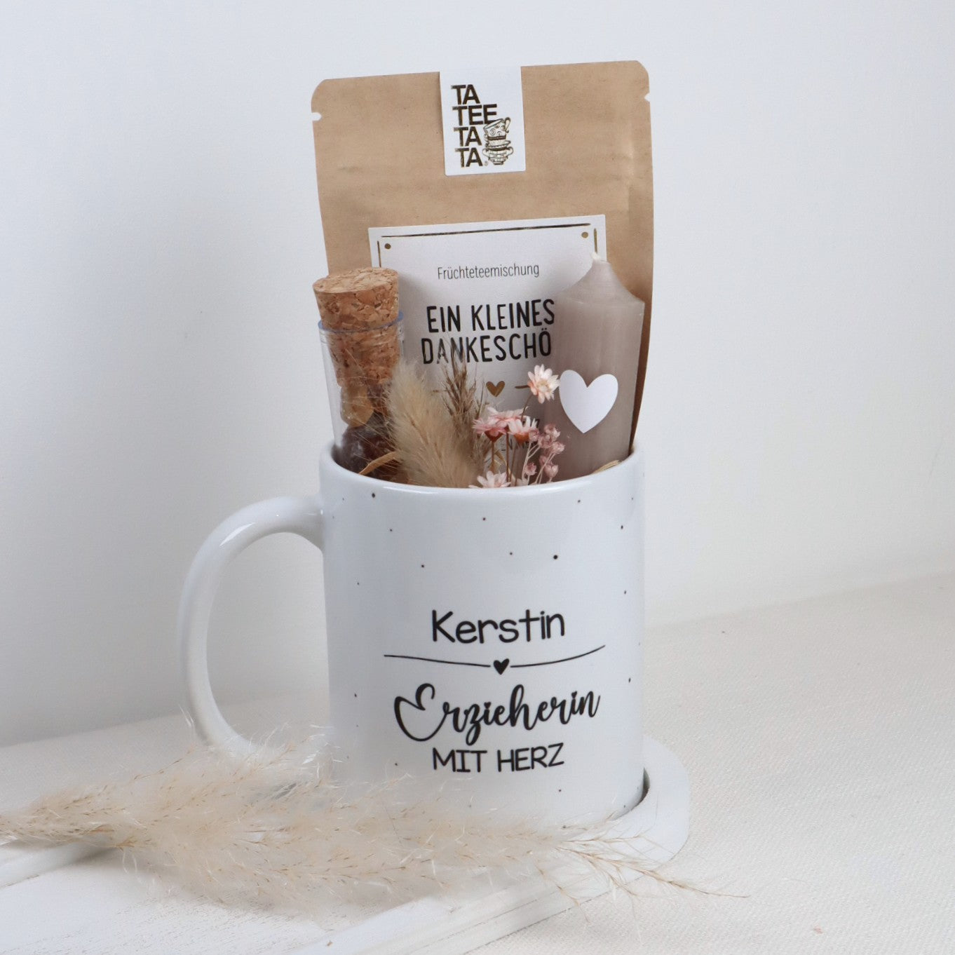 Geschenkset „Erzieherin mit Herz“ – personalisierbare Tasse, wahlweise gefüllt