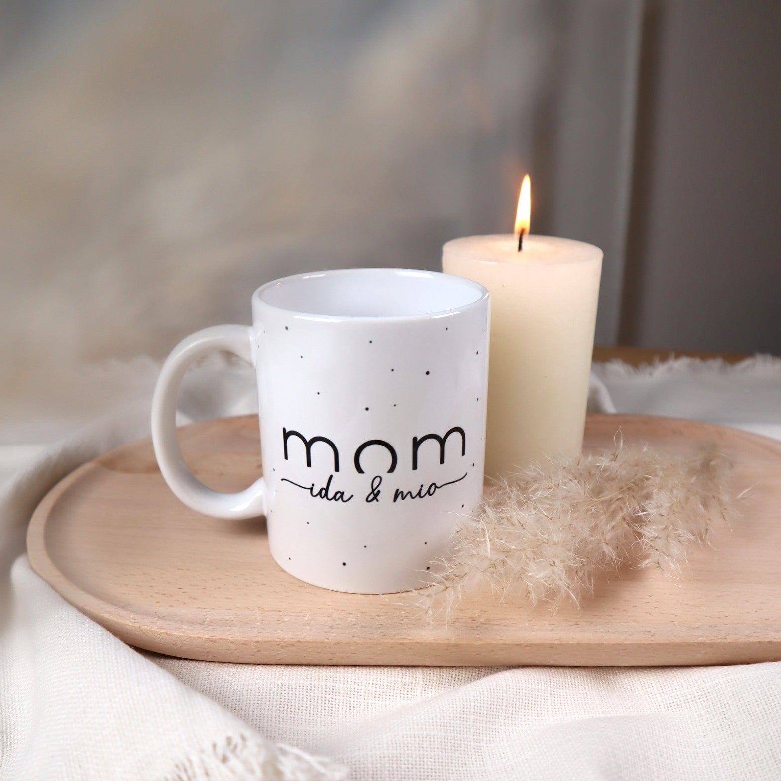 Geschenkset „Mom“ mit Namen – Tasse mit Bio-Tee, Kerze & Trockenblumen für Mamas