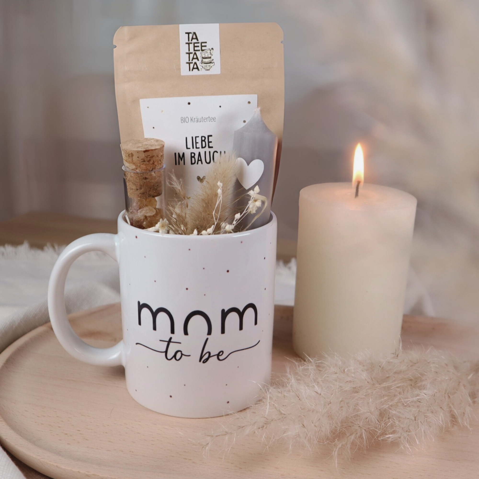 Geschenkset „Mom to be“ – Tasse mit Bio-Tee, Kerze & Trockenblumen für werdende Mamas