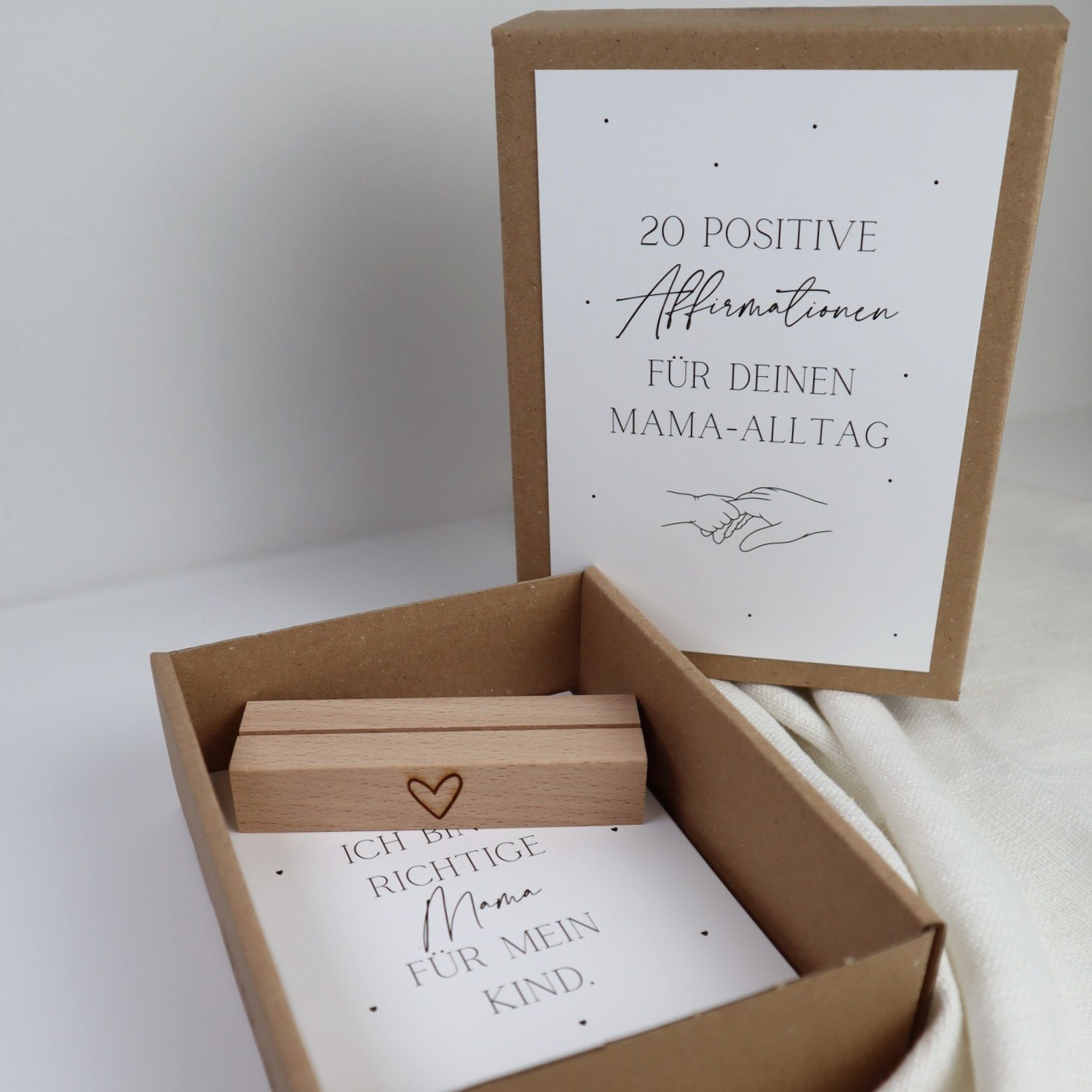 Affirmationskarten für Mamas mit personalisierbarem Kartenhalter | 20 positive Karten im A6-Format