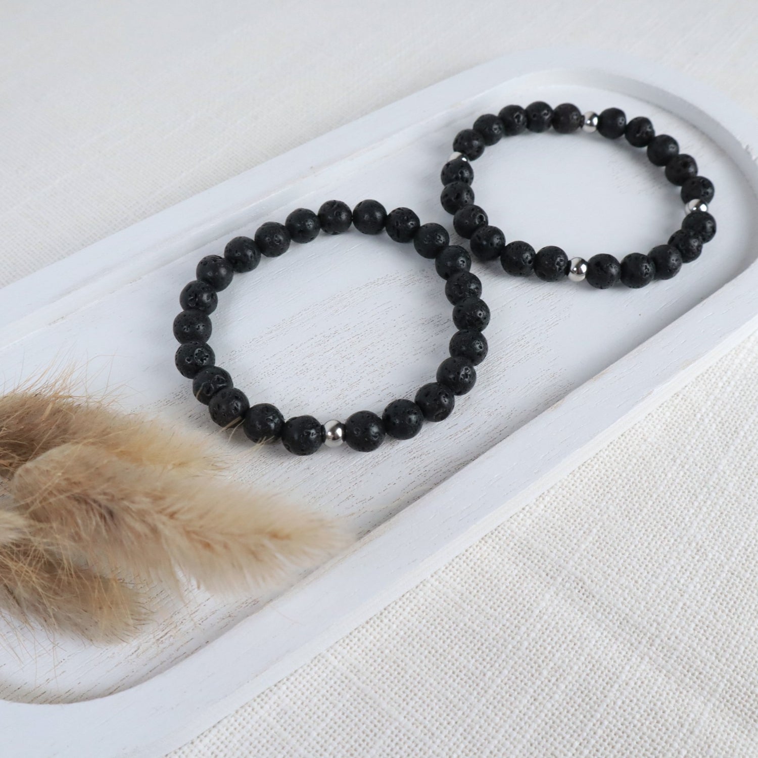 Armband aus Lavastein mit Edelstahlperlen