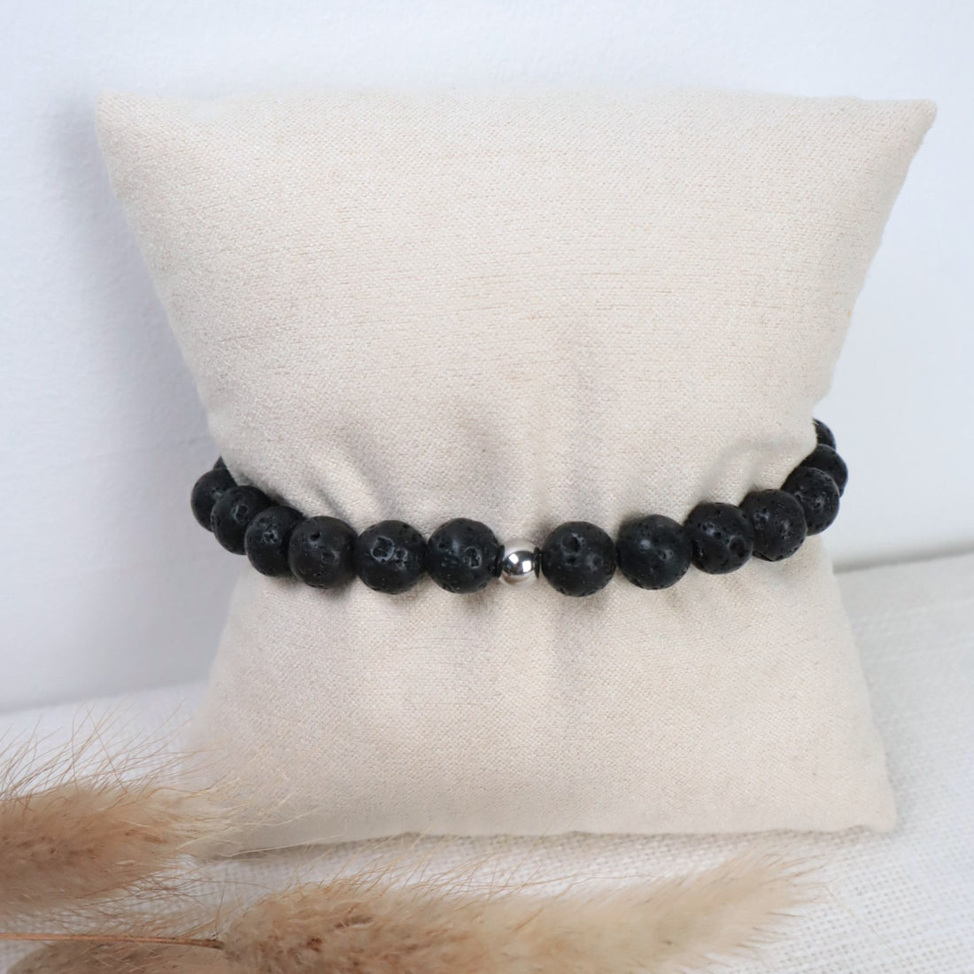 Armband aus Lavastein mit Edelstahlperlen