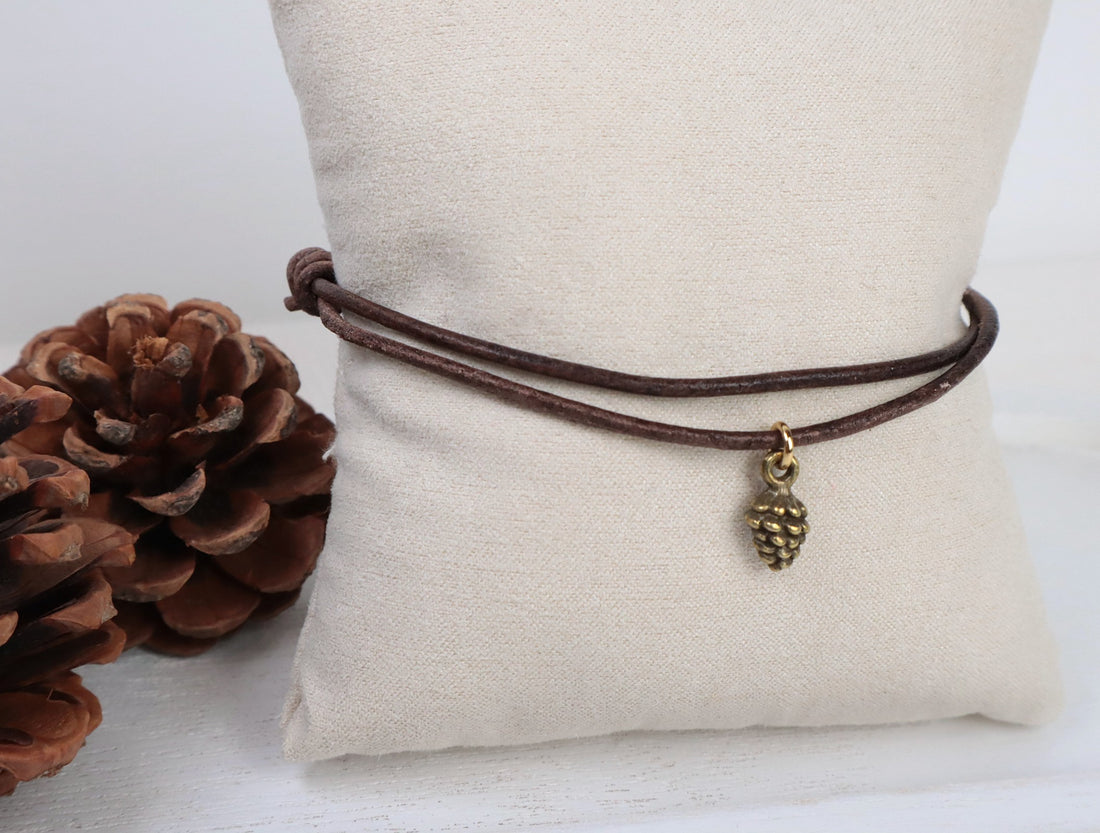 Lederarmband mit Zapfen-Anhänger – verstellbar, für Damen &amp; Herren
