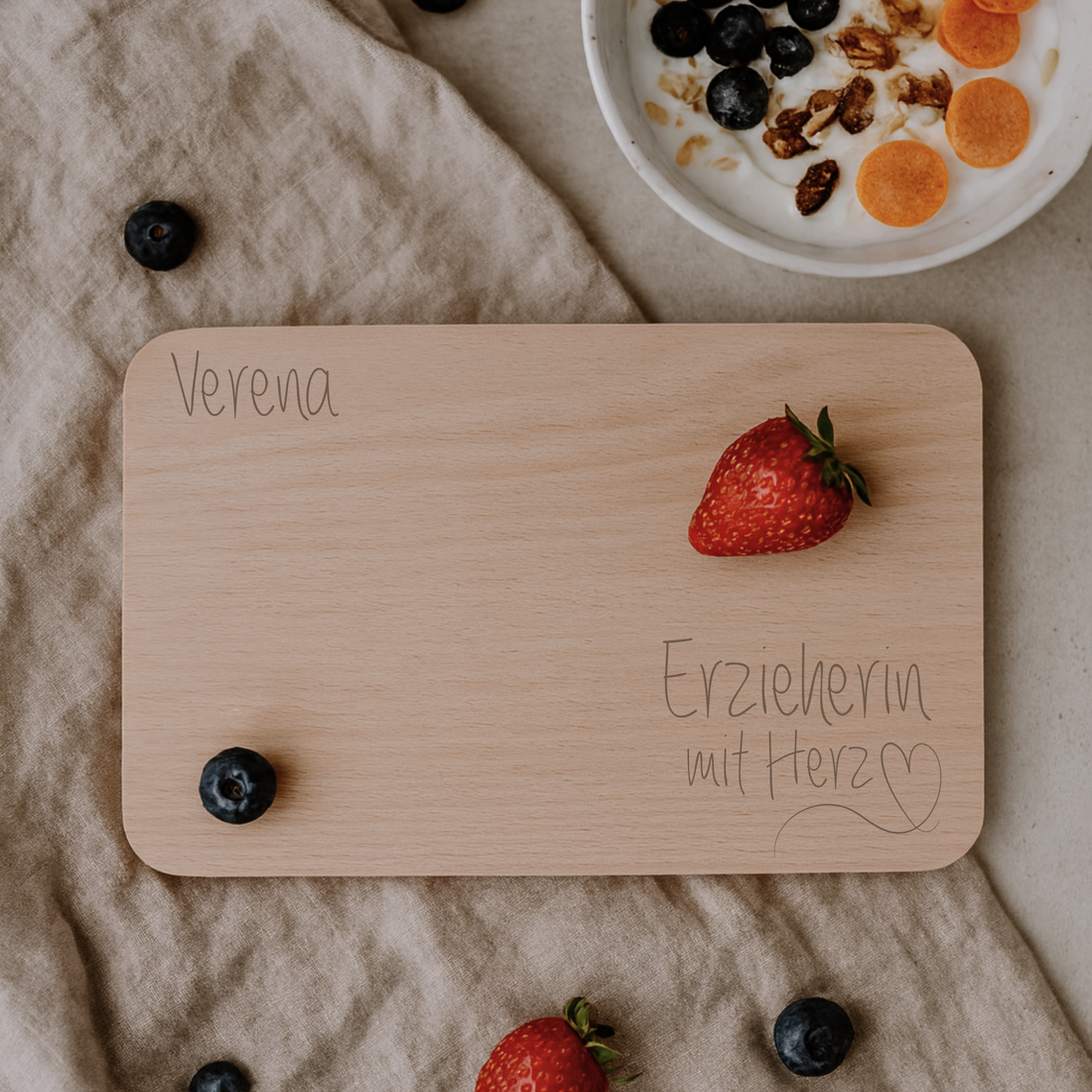 Frühstücksbrettchen „Erzieherin mit Herz“ – personalisiert mit Namen