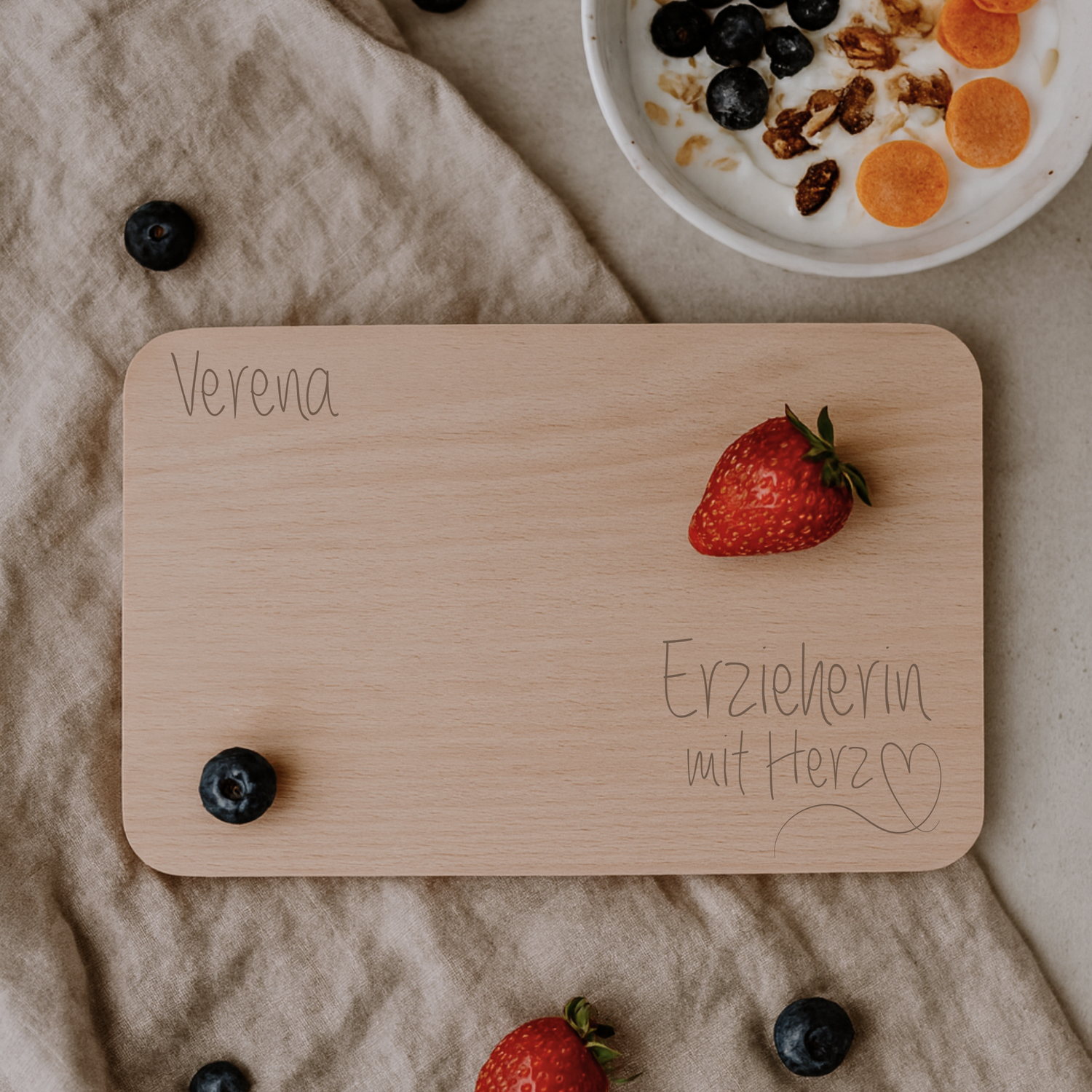 Frühstücksbrettchen „Erzieherin mit Herz“ – personalisiert mit Namen