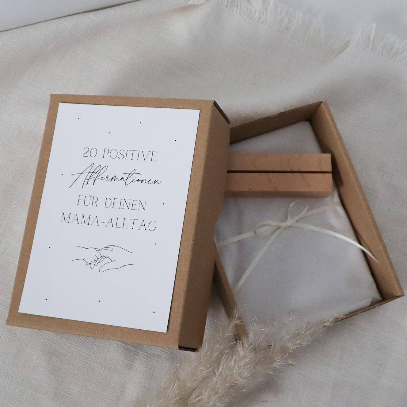 Affirmationskarten für Mamas mit personalisierbarem Kartenhalter | 20 positive Karten im A6-Format