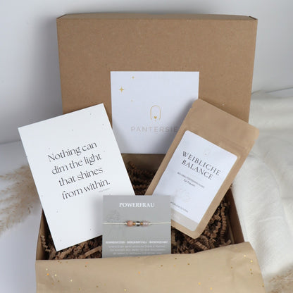Powerfrau Geschenkbox mit Tee, Edelstein-Armband &amp; Karte für Frauen