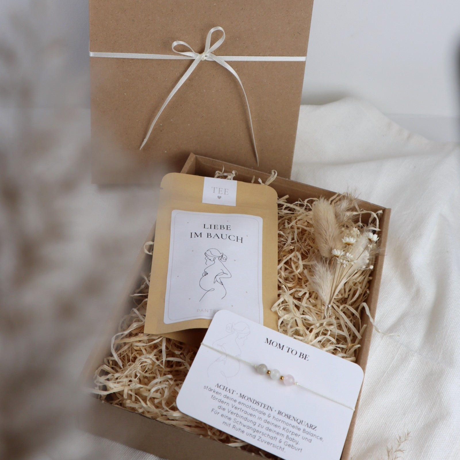 Mom to be Geschenkbox – Liebe im Bauch &amp; Natursteinarmband