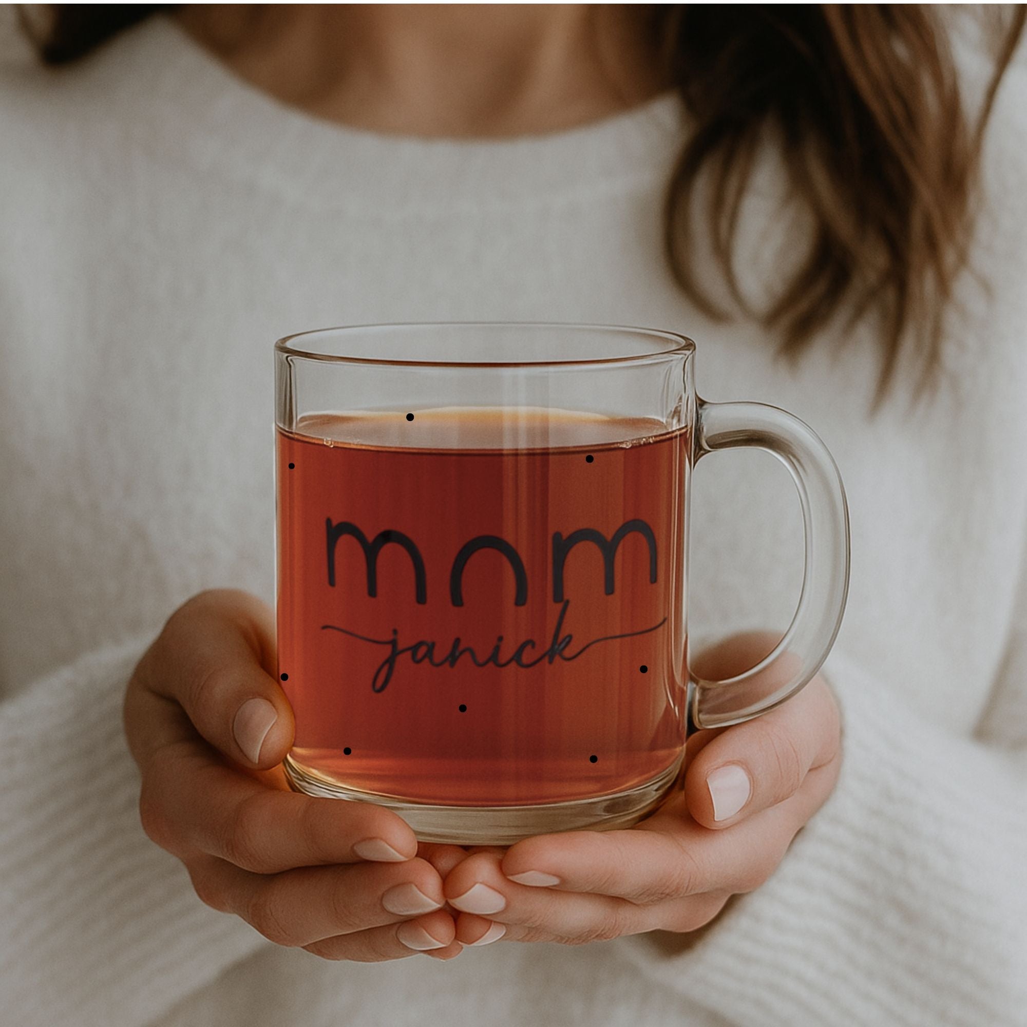 Glastasse mom mit Namen personalisierbar – stilvolle Mama-Tasse mit Wunschtext | Geschenkidee für Mamas