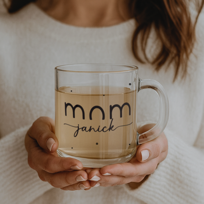 Glastasse mom mit Namen personalisierbar – stilvolle Mama-Tasse mit Wunschtext | Geschenkidee für Mamas