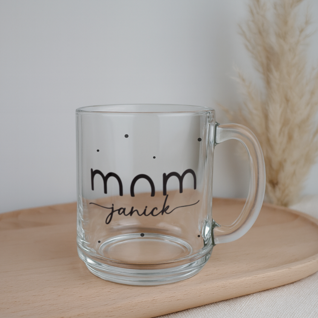 Glastasse mom mit Namen personalisierbar – stilvolle Mama-Tasse mit Wunschtext | Geschenkidee für Mamas