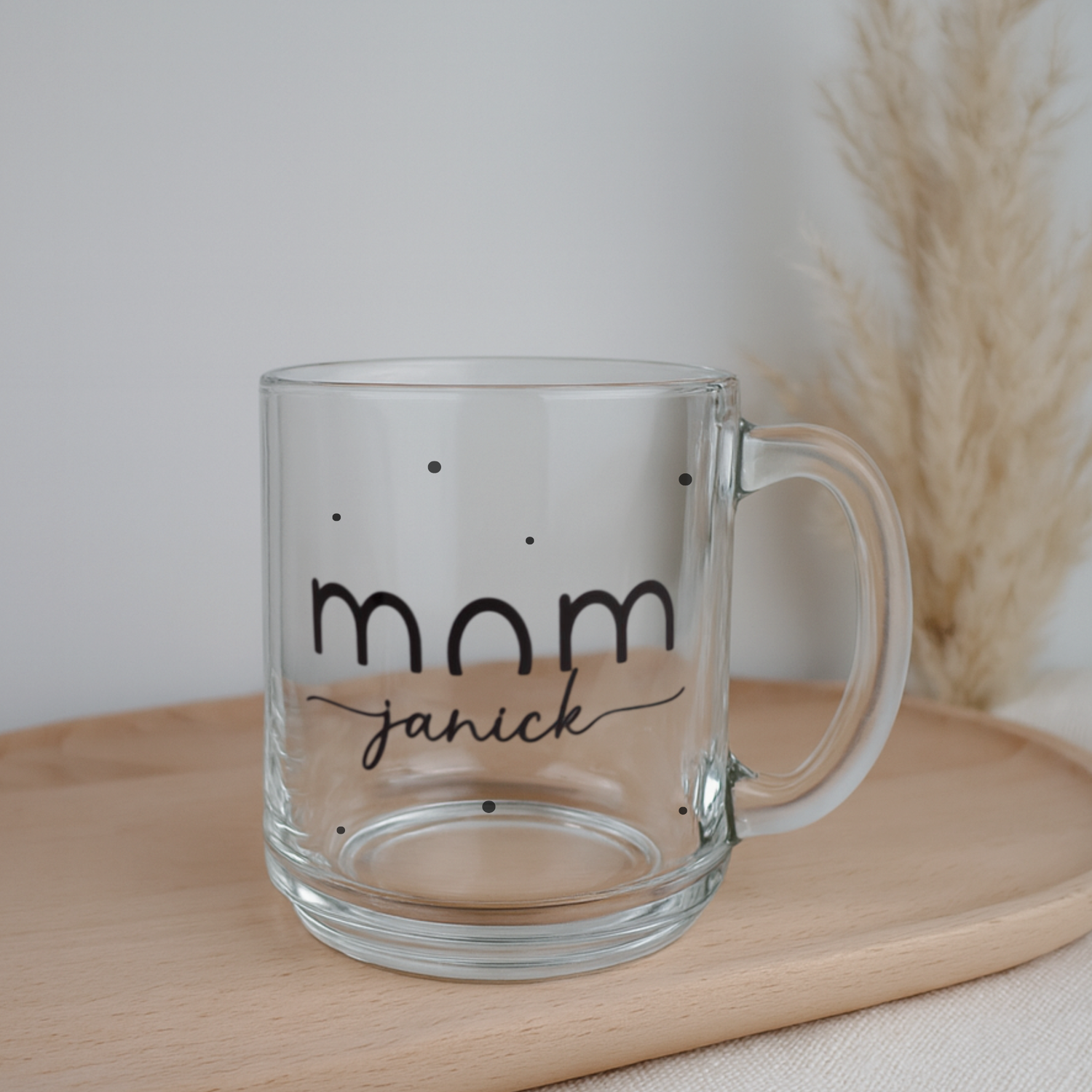 Glastasse mom mit Namen personalisierbar – stilvolle Mama-Tasse mit Wunschtext | Geschenkidee für Mamas