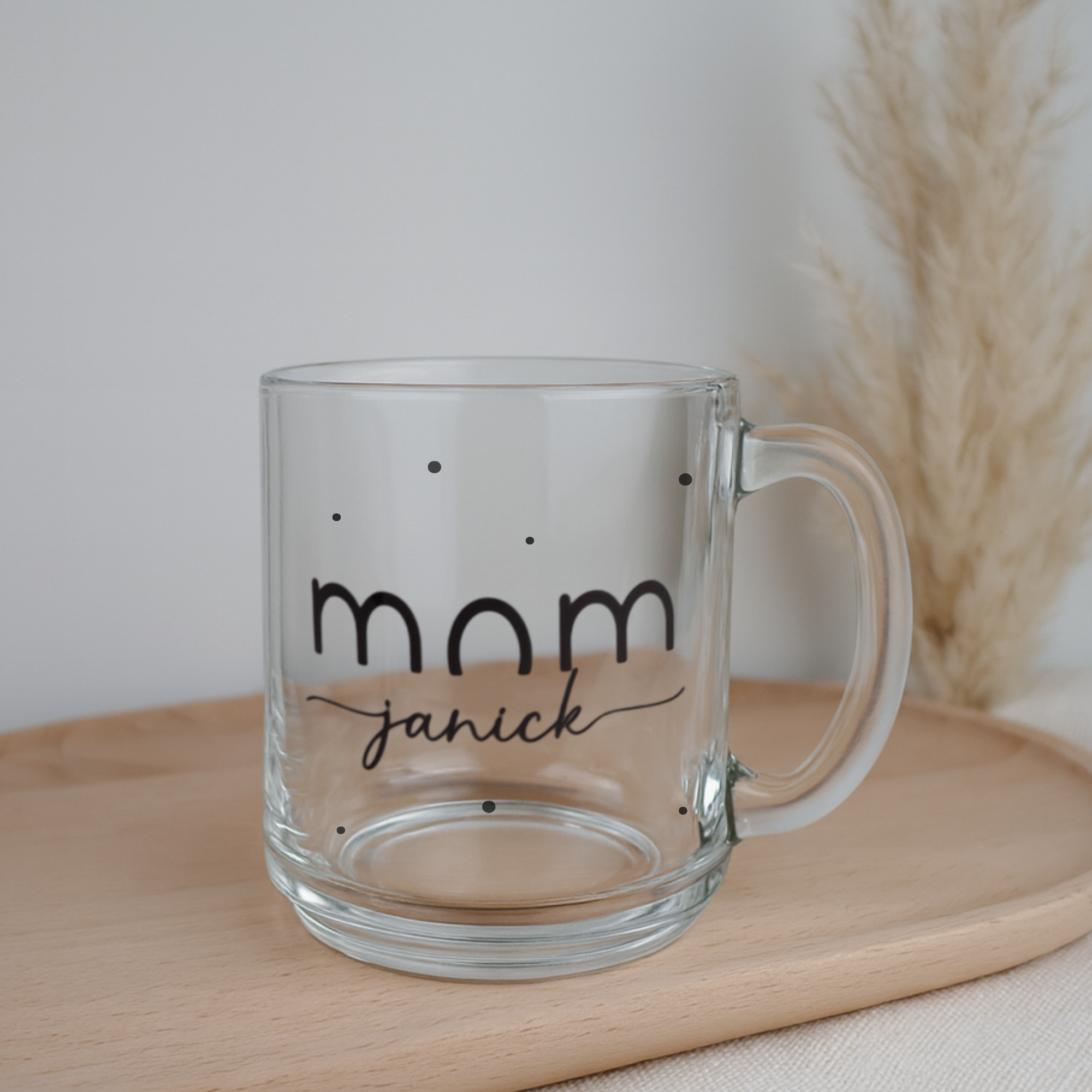 Glastasse mom mit Namen personalisierbar – stilvolle Mama-Tasse mit Wunschtext | Geschenkidee für Mamas