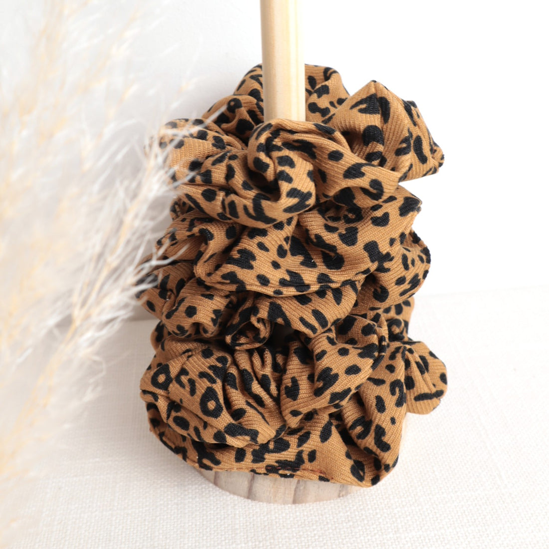 Haargummi Leo – Stylischer Haarschmuck mit Leopardenmuster
