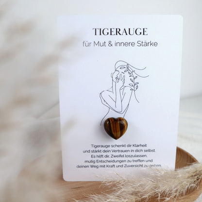 Herzenssteinkarte für Mut &amp; innere Stärke – Tigerauge in Herzform