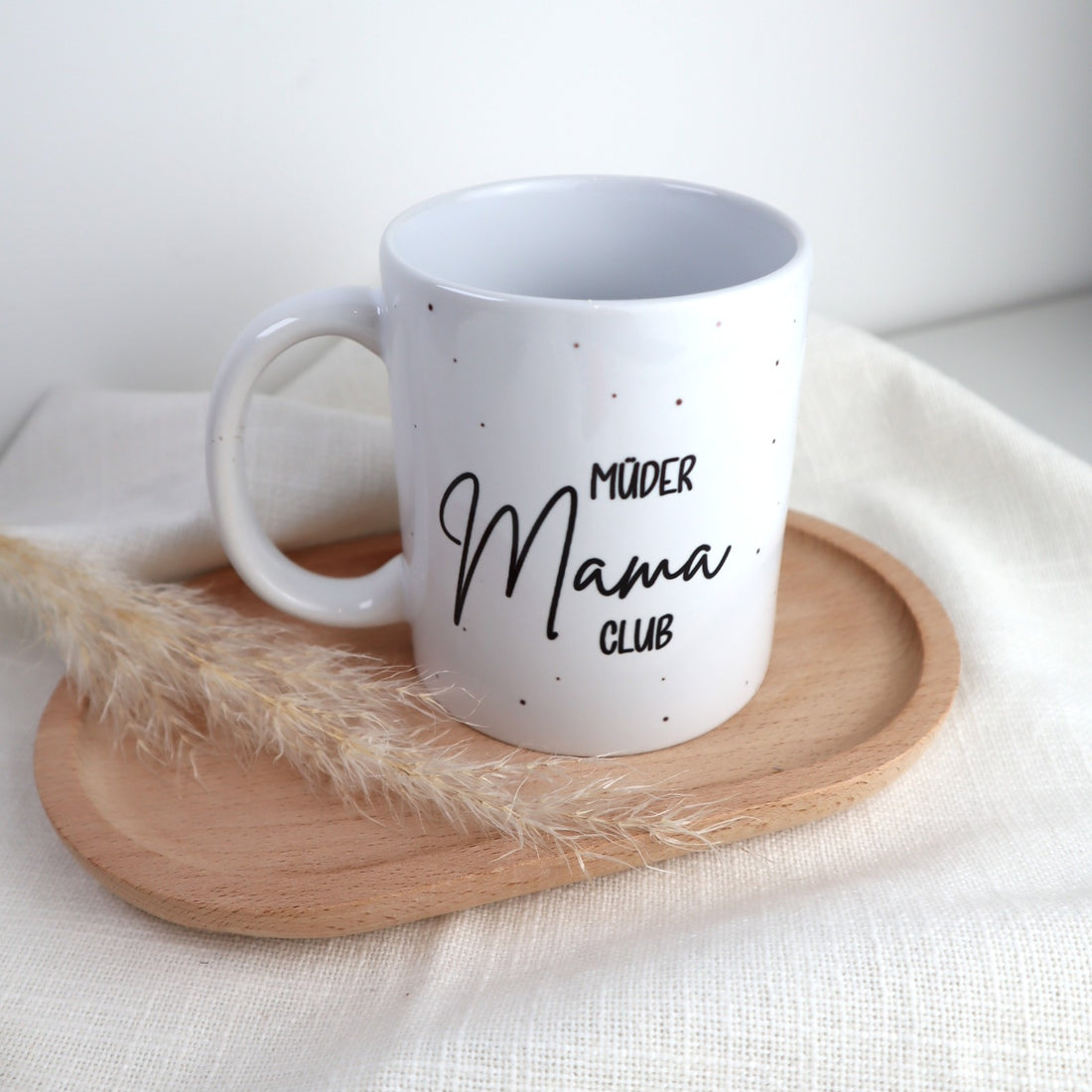 Tasse „Müder Mama Club“ – mit Herz &amp; Punkten, Geschenk für Mamas