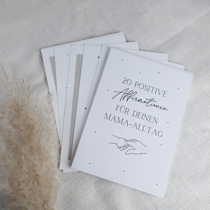 Affirmationskarten für Mamas mit personalisierbarem Kartenhalter | 20 positive Karten im A6-Format