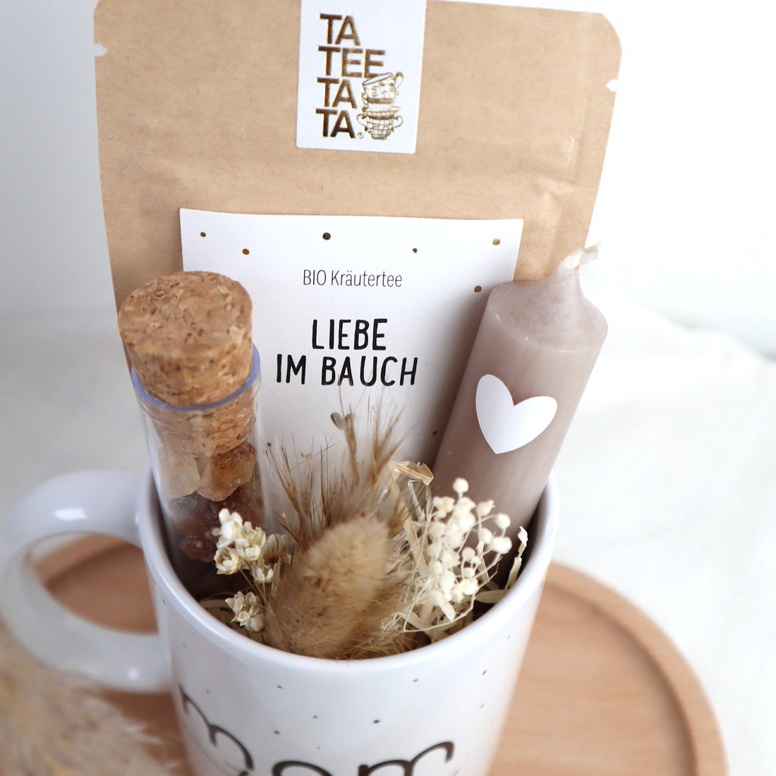 Geschenkset „Mom to be“ – Tasse mit Bio-Tee, Kerze &amp; Trockenblumen für werdende Mamas