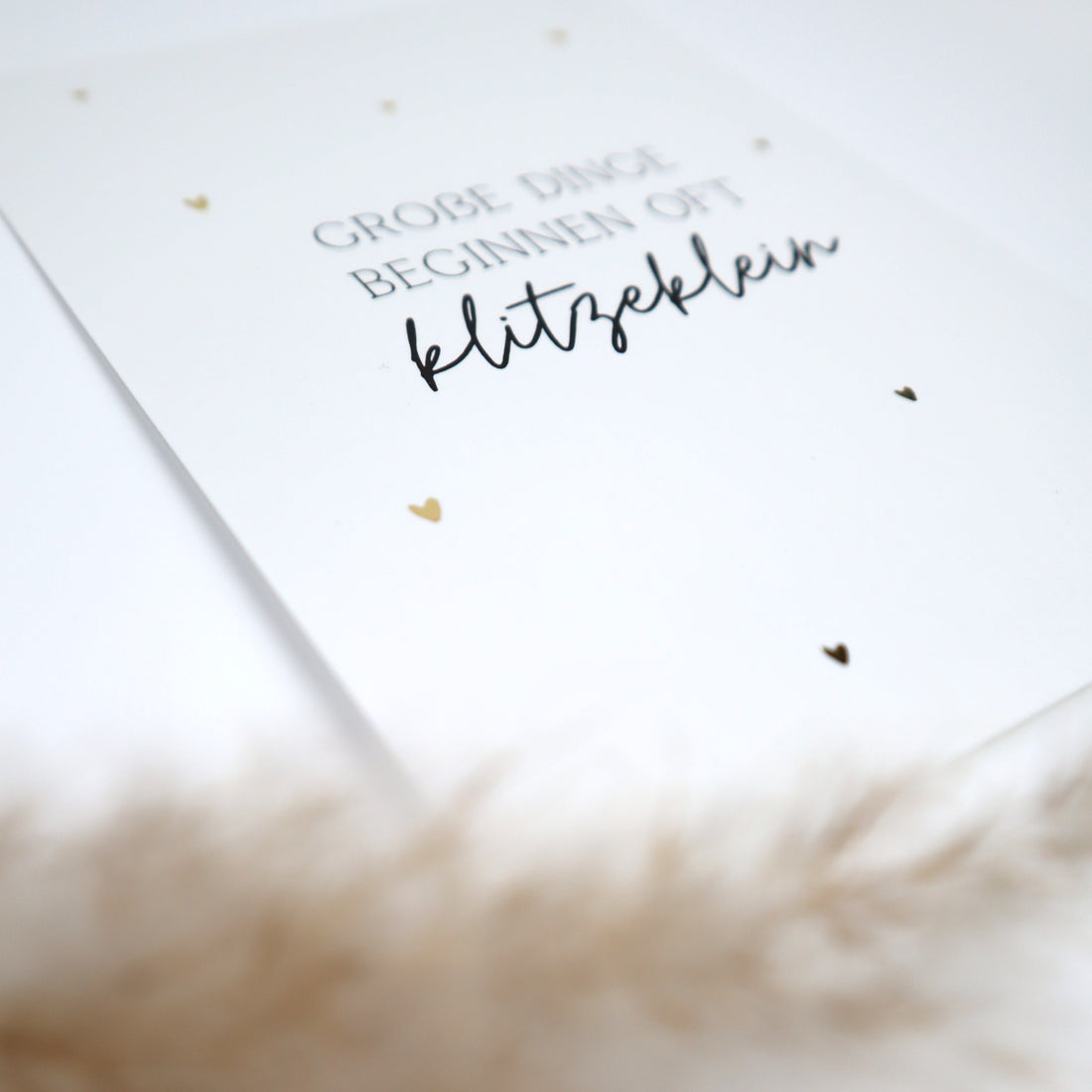 Karte zur Schwangerschaft mit Goldveredelung | Hochwertige Postkarte für werdende Mamas