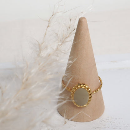Ring Enamel Oval – Edelstahl Gold-Beige (verstellbar)