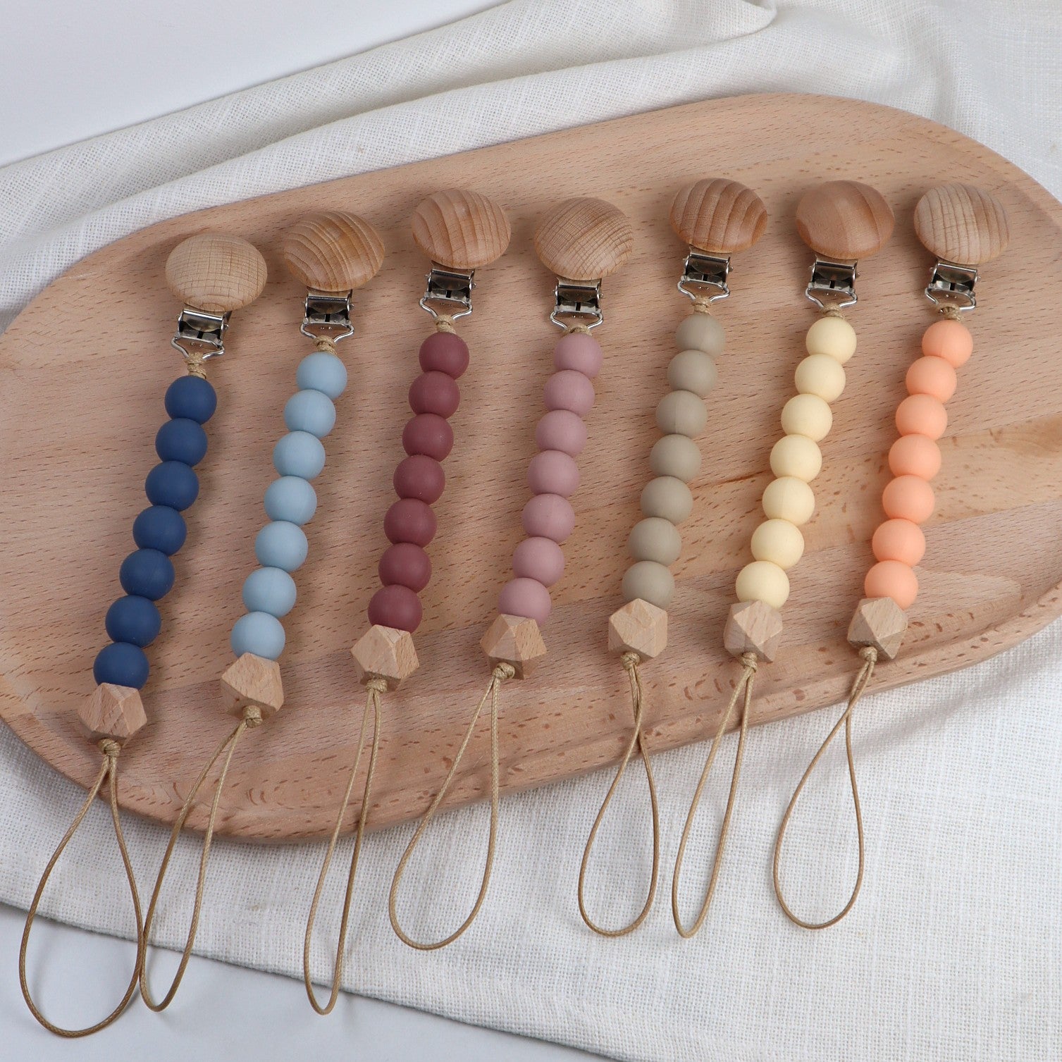 Schnullerkette mit Name - personalisierbar in 7 Farben