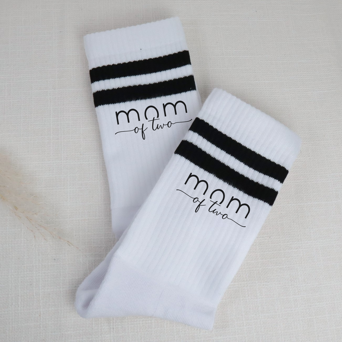 Tennissocken MOM OF – personalisierbar mit Wunschtext