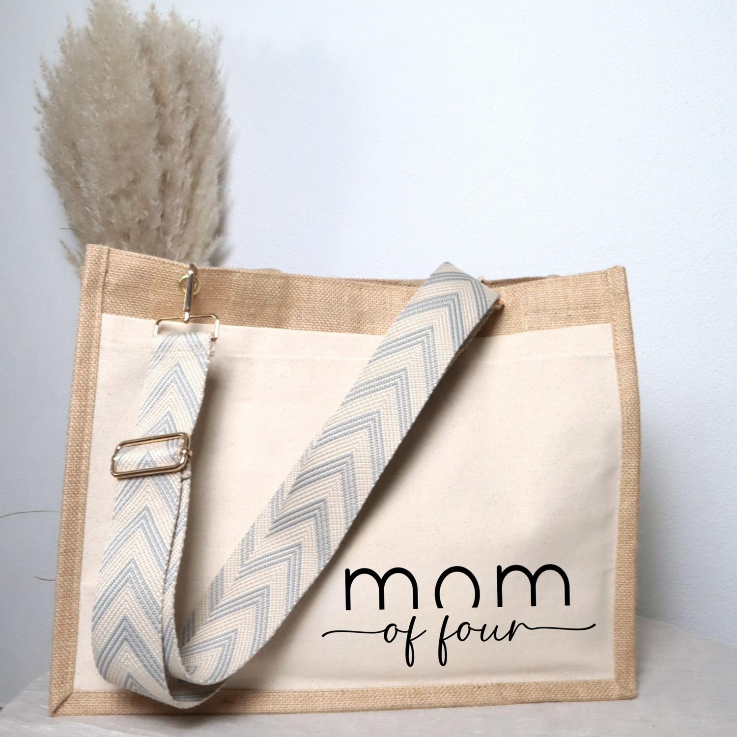 Jutetasche MOM of … – personalisierbar in 3 Größen