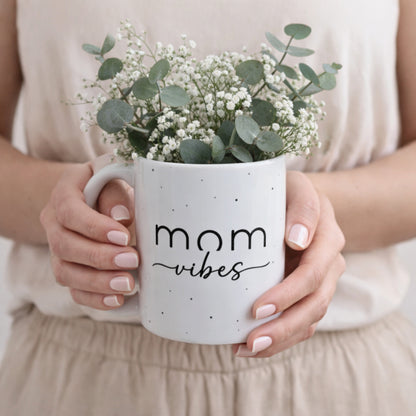 Tasse „Mom Vibes“ | Geschenk für Mamas mit Stil