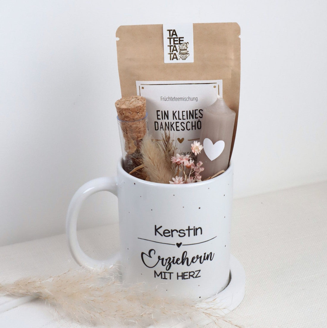 Geschenkset „Erzieherin mit Herz“ – personalisierbare Tasse, wahlweise gefüllt