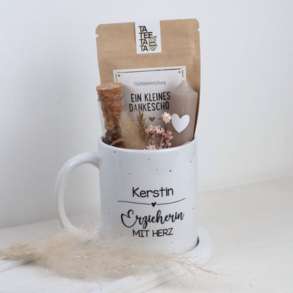 Geschenkset „Erzieherin mit Herz“ – personalisierbare Tasse, wahlweise gefüllt