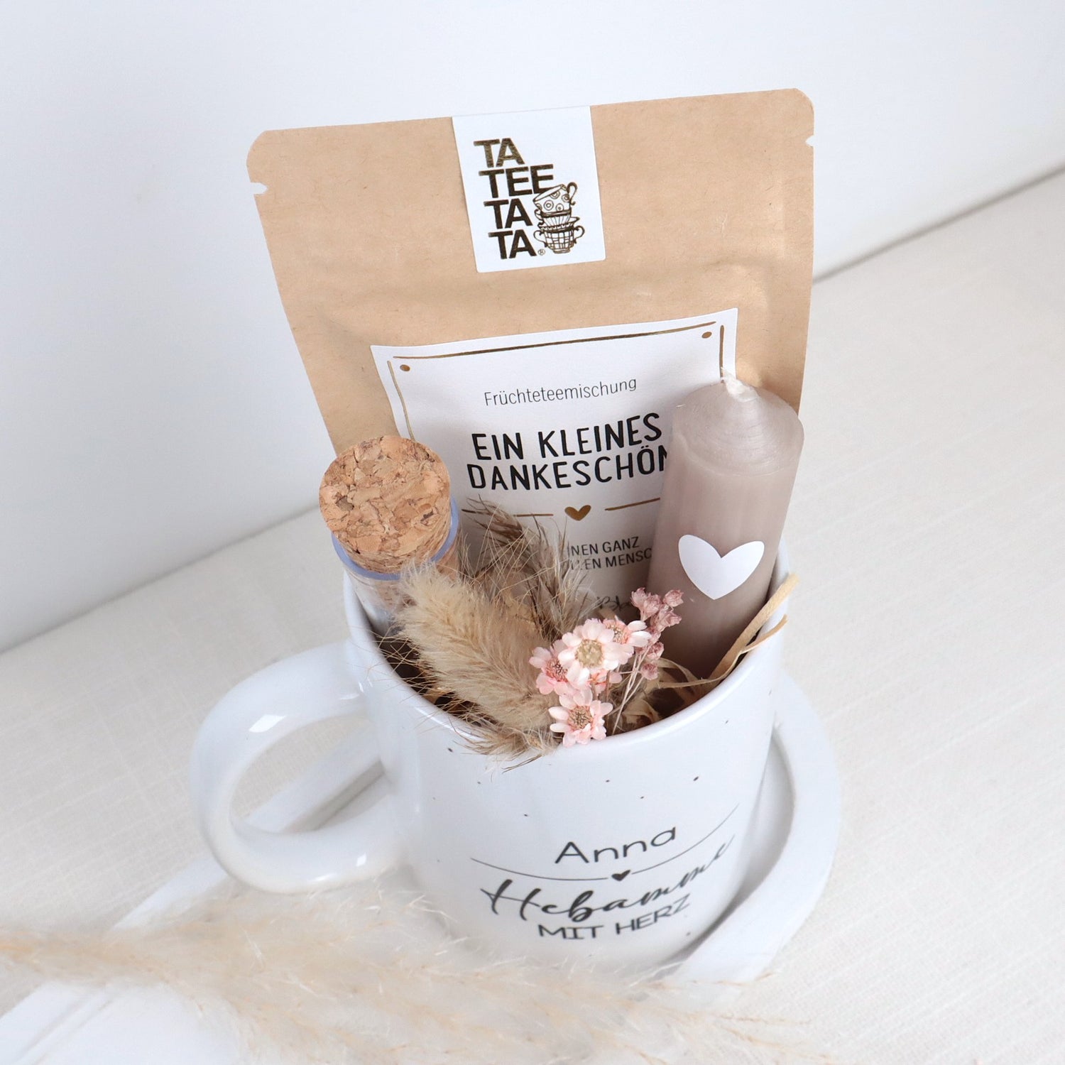 Geschenkset „Hebamme mit Herz“ – personalisierbare Tasse, wahlweise gefüllt
