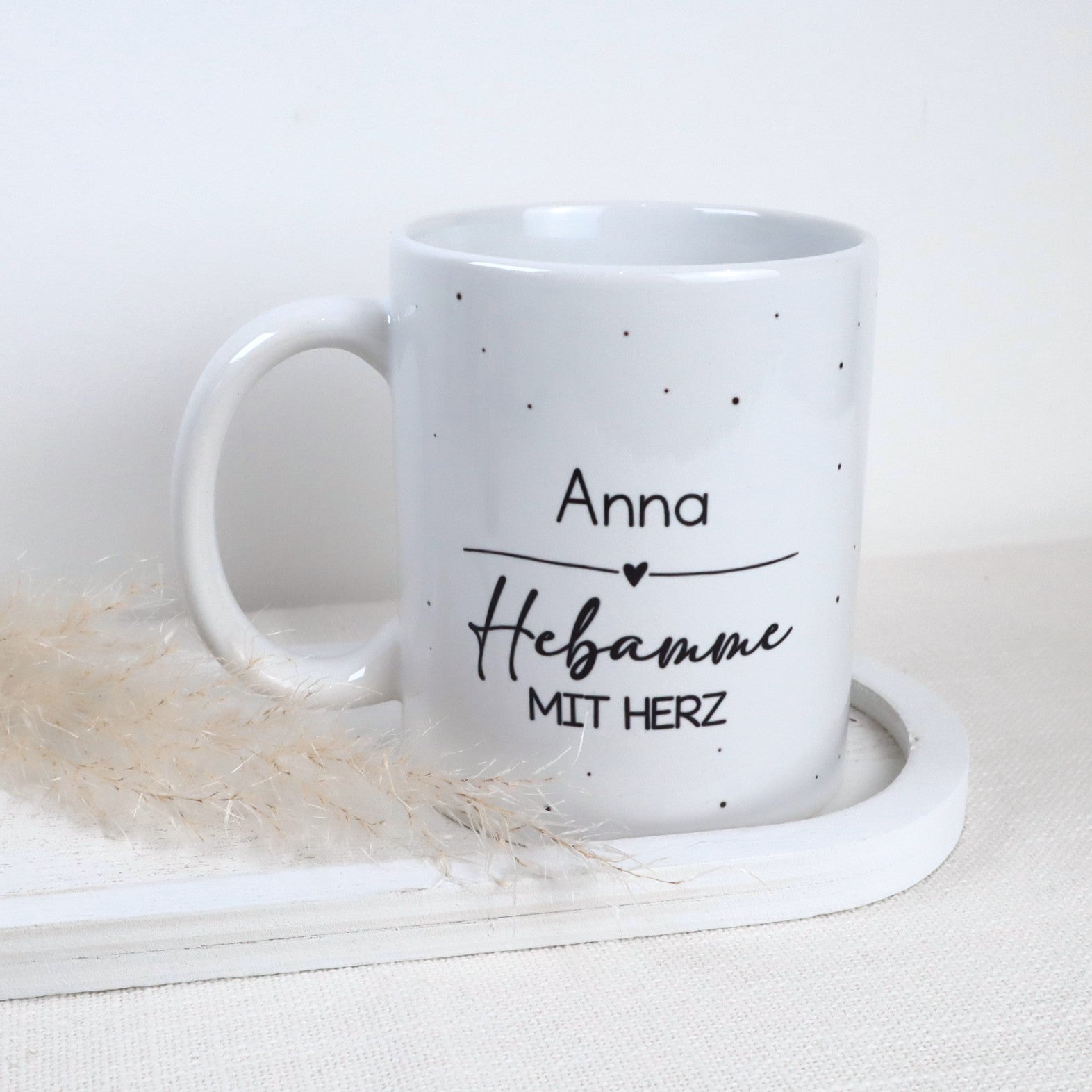 Geschenkset „Hebamme mit Herz“ – personalisierbare Tasse, wahlweise gefüllt