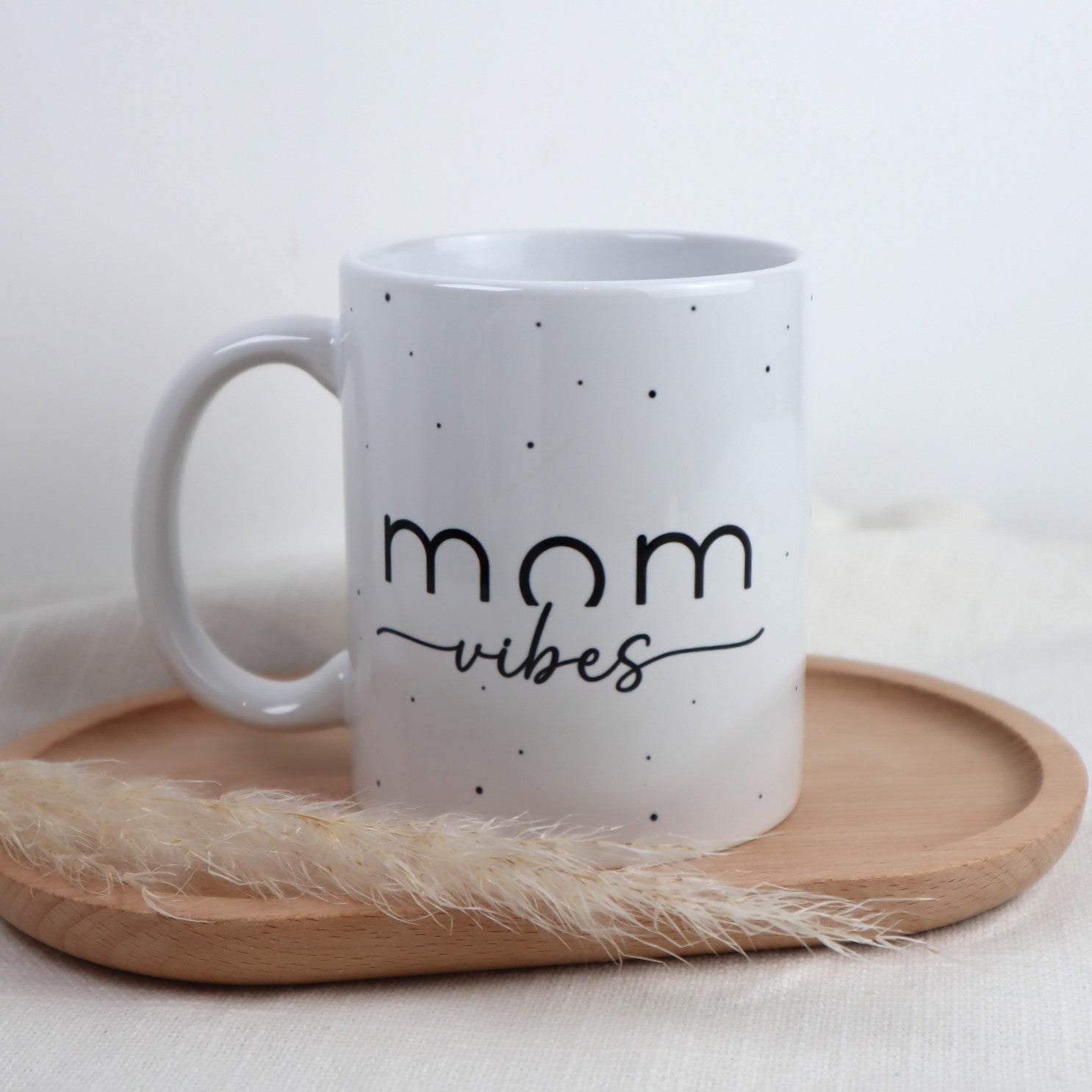 Tasse „Mom Vibes“ | Geschenk für Mamas mit Stil