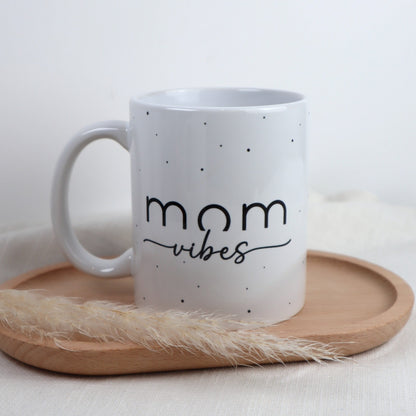 Tasse „Mom Vibes“ | Geschenk für Mamas mit Stil