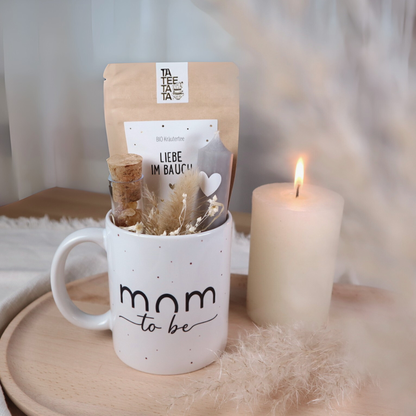 Geschenkset „Mom to be“ – Tasse mit Bio-Tee, Kerze &amp; Trockenblumen für werdende Mamas