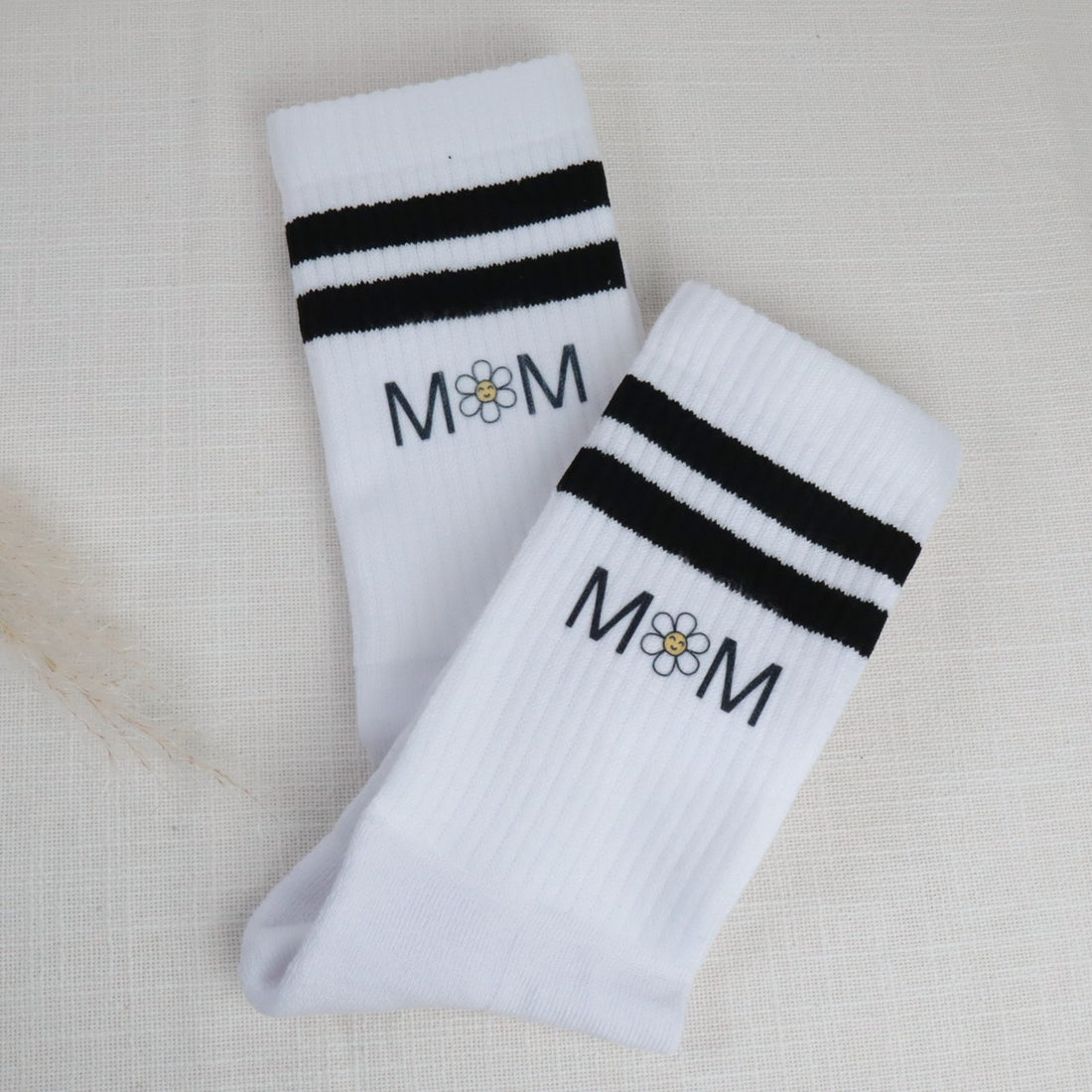 Tennissocken MOM – mit Blümchenmotiv für trendbewusste Mamas
