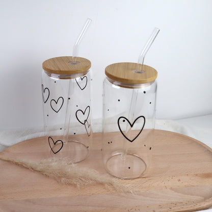 Trinkglas mit kleinen Herzen – personalisierbar mit Gravur
