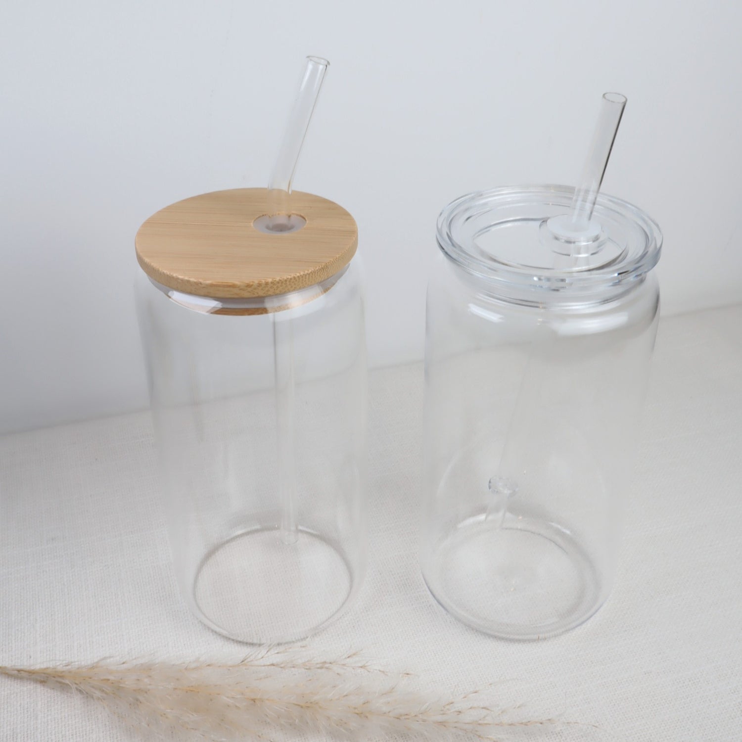 Trinkglas „Mom Vibes“ – Glas oder Kunststoffbecher (500 ml) personalisierbar
